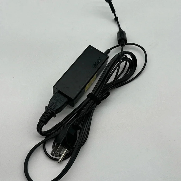 Genuine Acer A13-045N2A Notebook Ac Power Supply Adapter Charger 45W - Picture 2 of 4